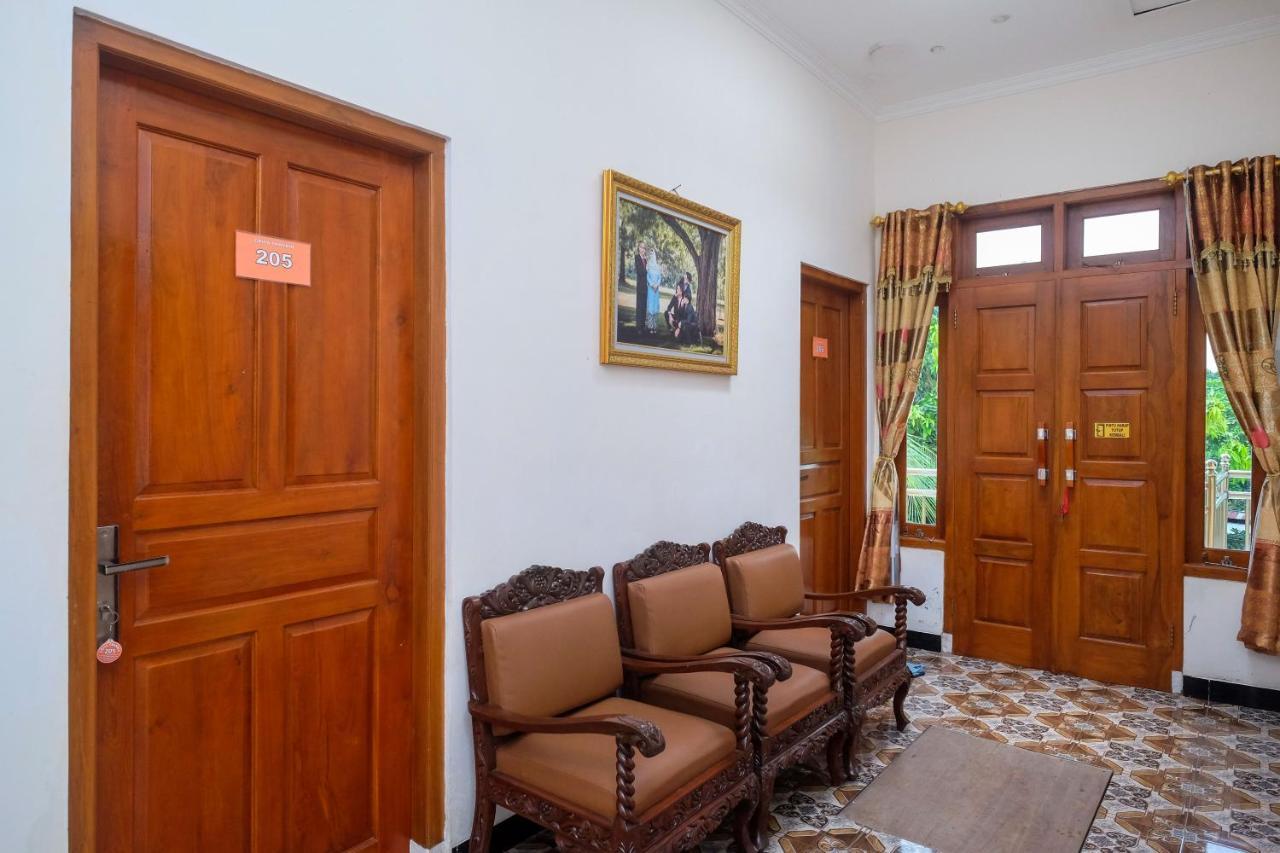 Reddoorz Syariah @ Griya Thamrin Manahan Solo Exteriér fotografie