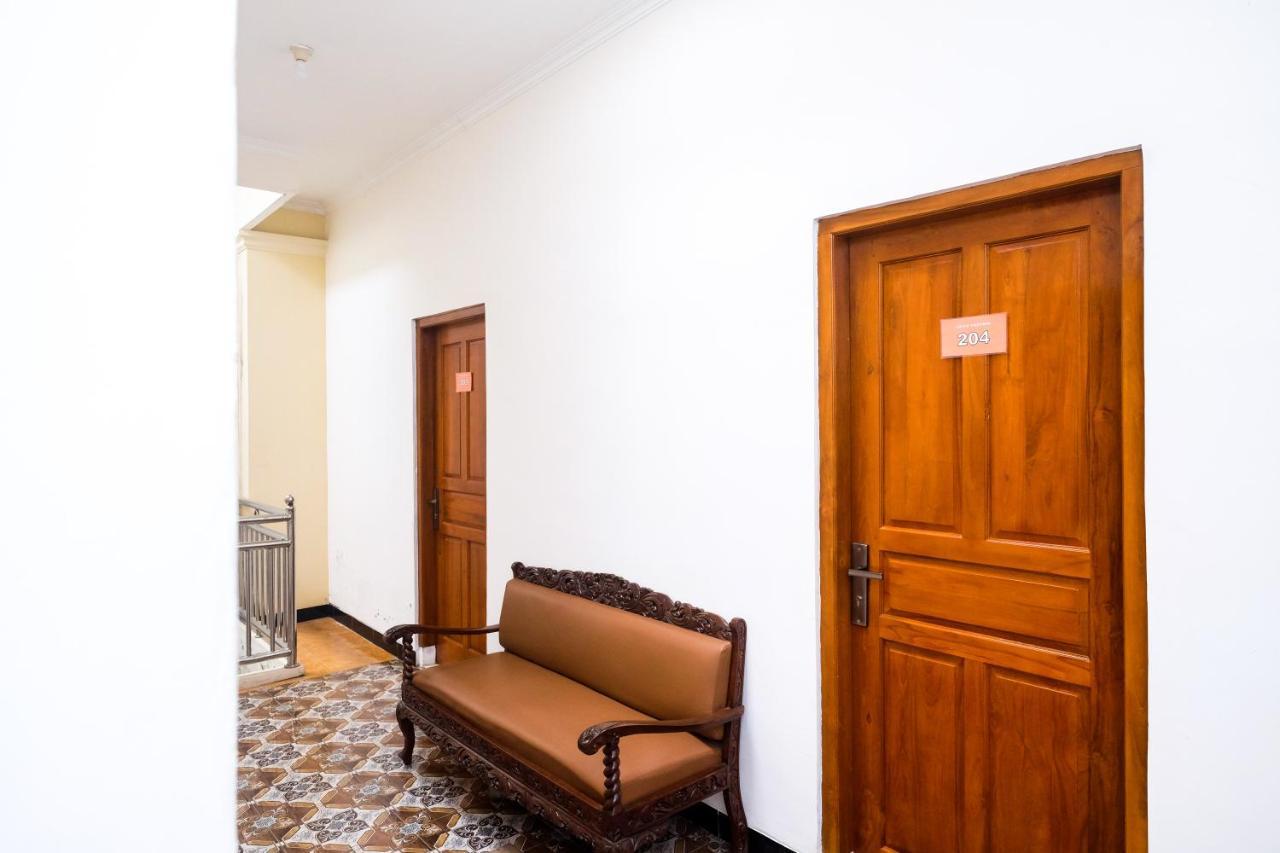 Reddoorz Syariah @ Griya Thamrin Manahan Solo Exteriér fotografie