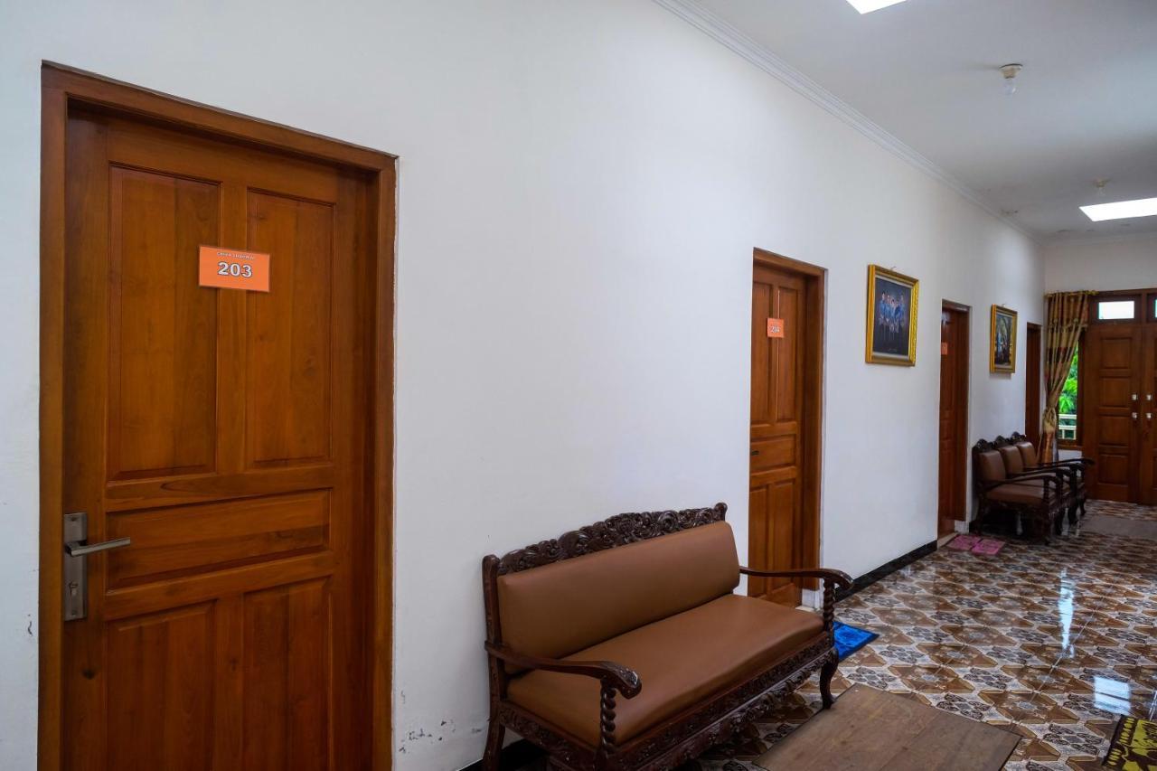 Reddoorz Syariah @ Griya Thamrin Manahan Solo Exteriér fotografie