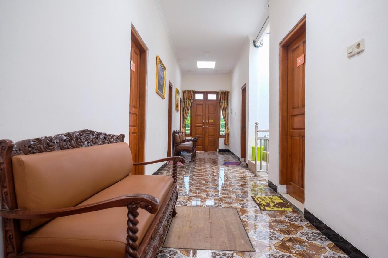Reddoorz Syariah @ Griya Thamrin Manahan Solo Exteriér fotografie